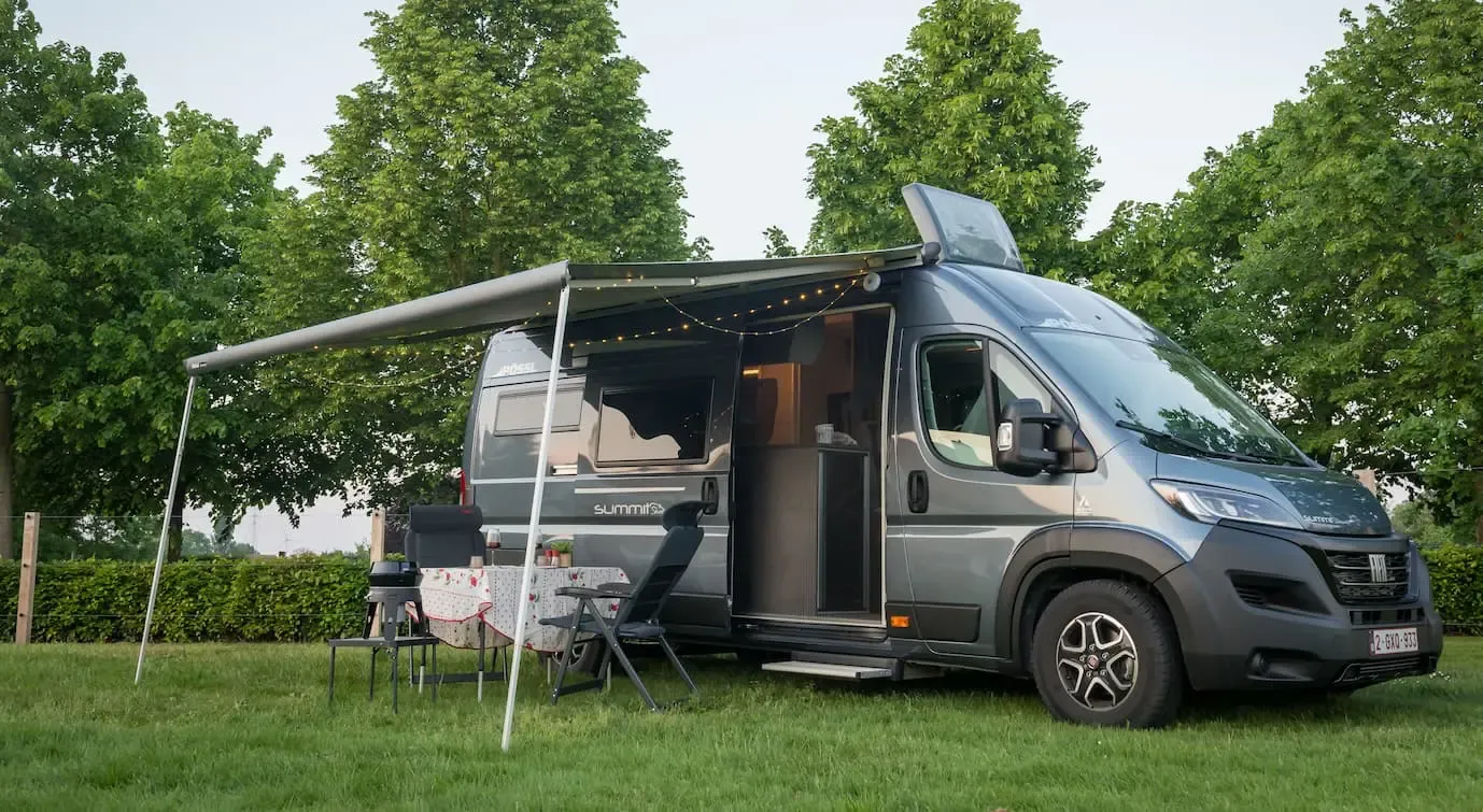 Campervan in de natuur