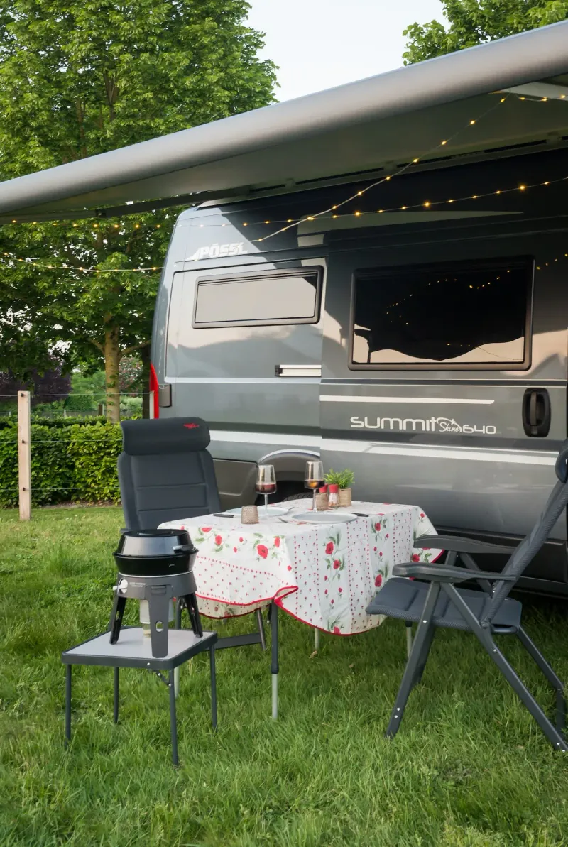 Aperitieven en tafelen met gas-bbq en comfortabele zetels